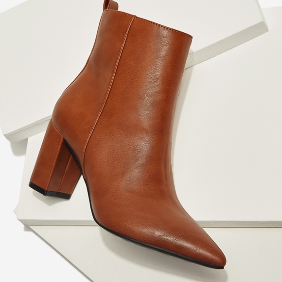 EUC Faux-suede pointed-toe heeled booties - Picture 5 of 6